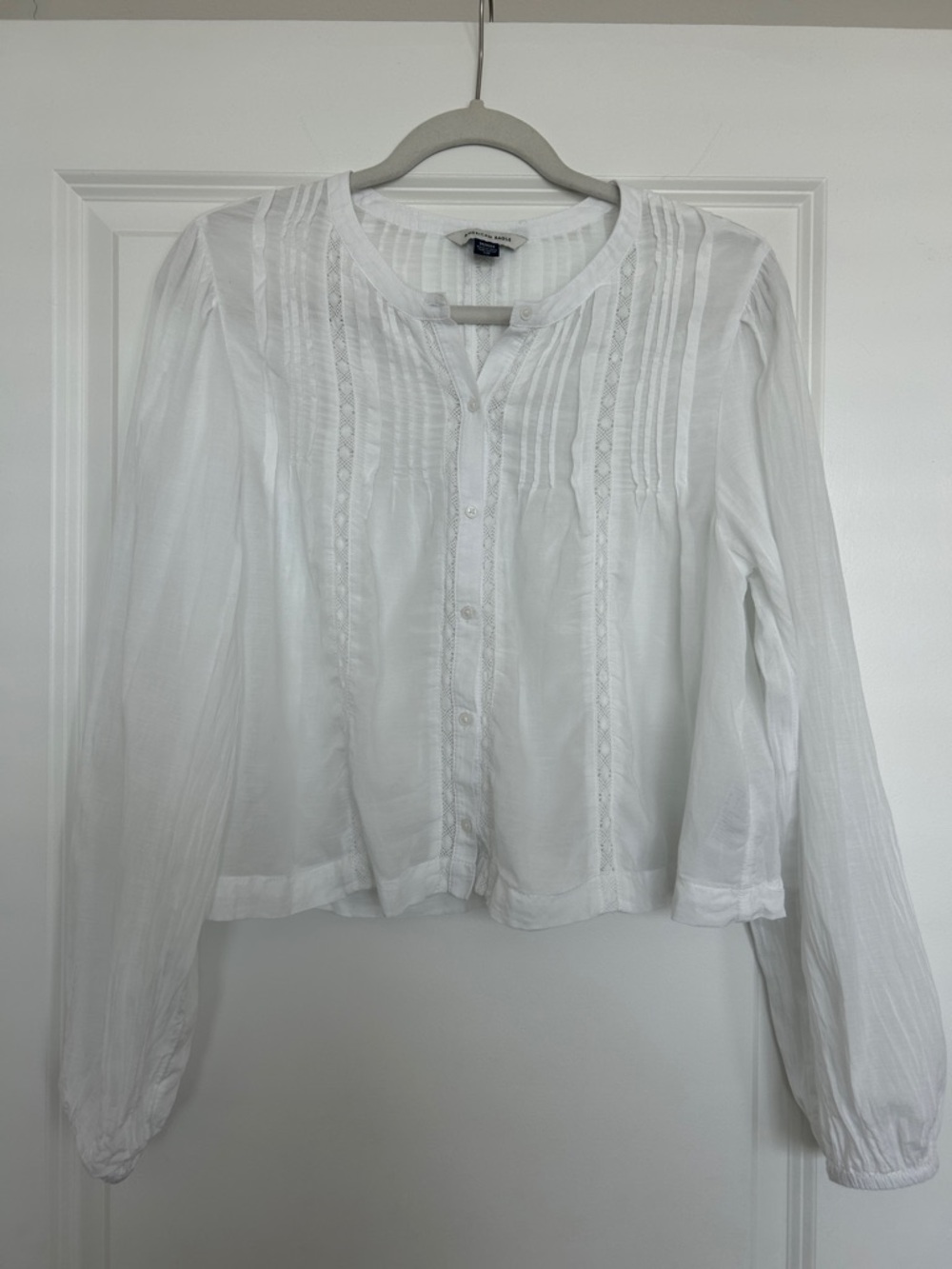 American Eagle White Pintuck Button-Front Blouse size M